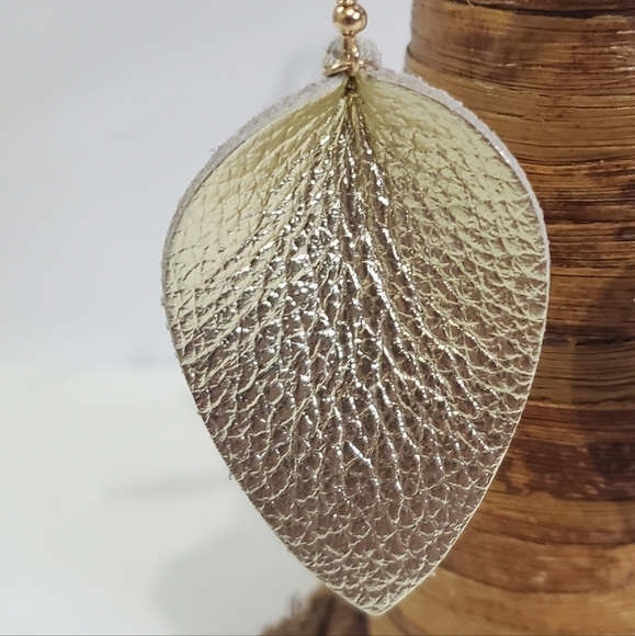 Genuine Leather Pebbled Gold Leaf Tear Drop Dangle Petal Fish Hook Earrings NWOT - Picture 5 of 7